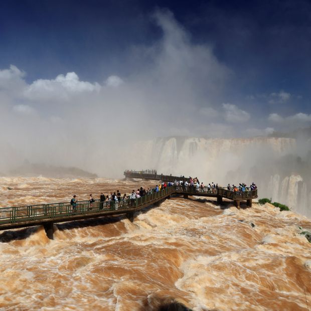 Fuertes Lluvias Causan el Cierre a las Cataratas del Iguazú en Argentina